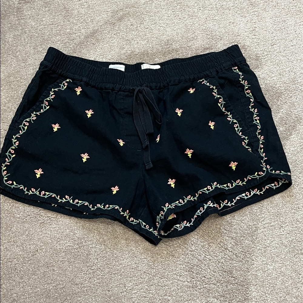 LOFT Outlet LINEN & COTTON Black Embroidered Floral Shorts Size Medium POCKETS - Picture 1 of 7